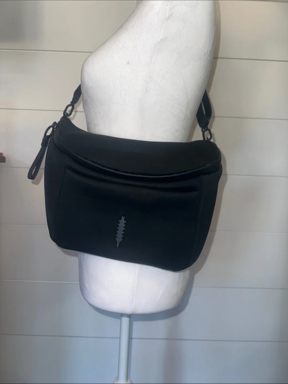 Thacker sleek black